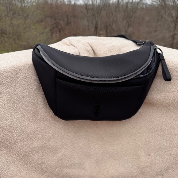 THACKER CROSSBODY - Picture 1 of 6